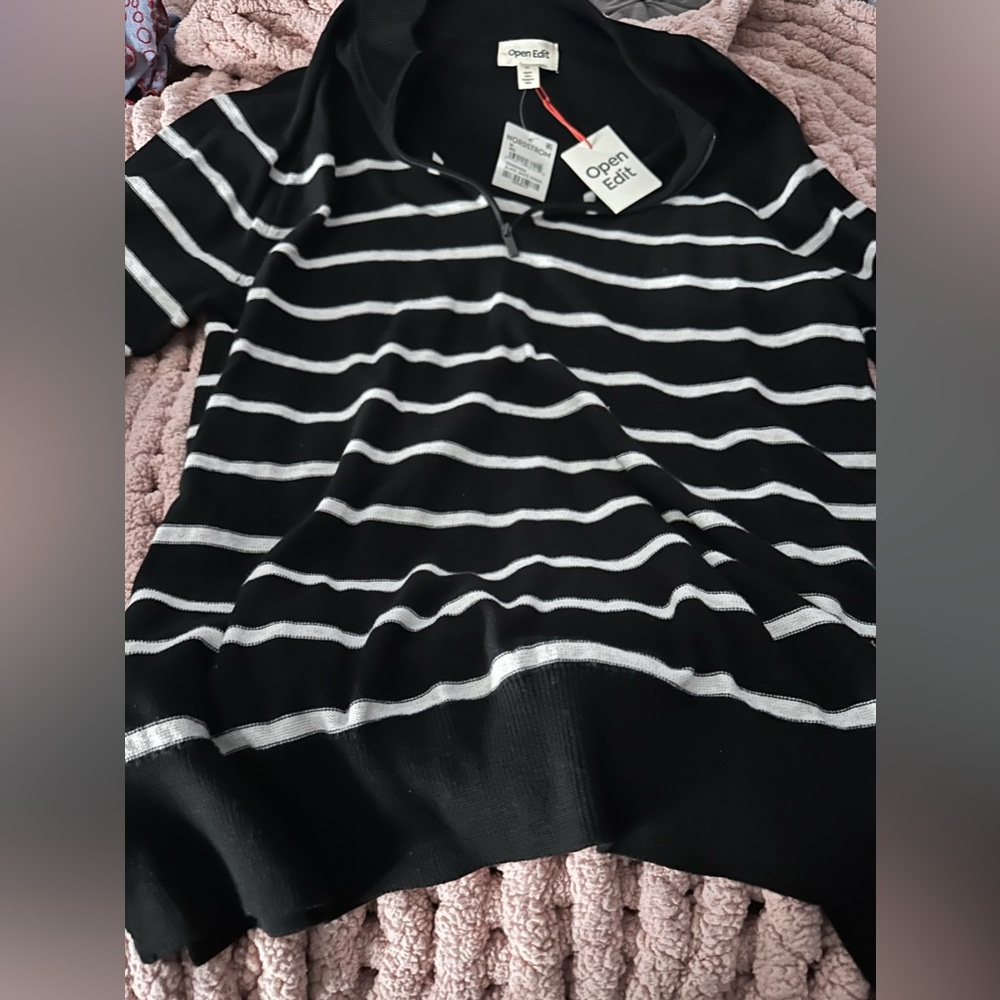 NWT MEN'S OPEN EDIT BLACK AND WHITE STRIPED 1/4 ZIP SWEATER- SIZE M
